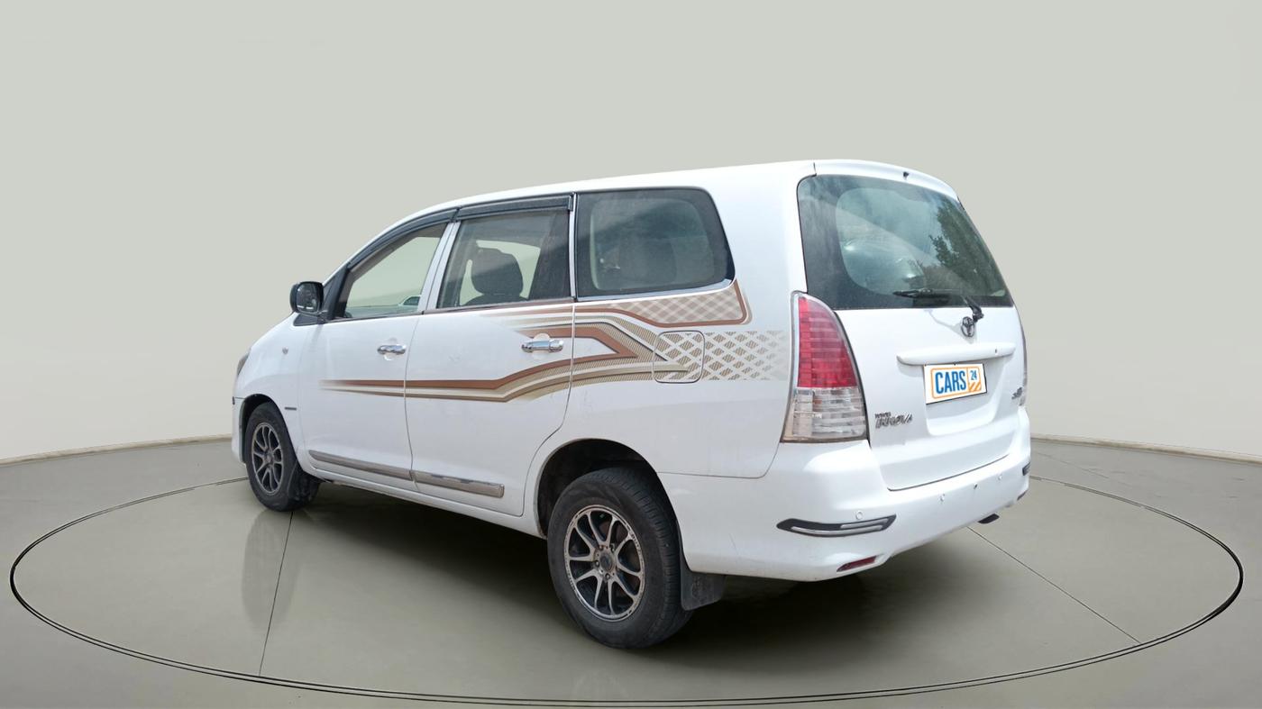 2010 Toyota Innova 2.5 G4 7 STR, Diesel, Manual, 1,69,076 km, exterior