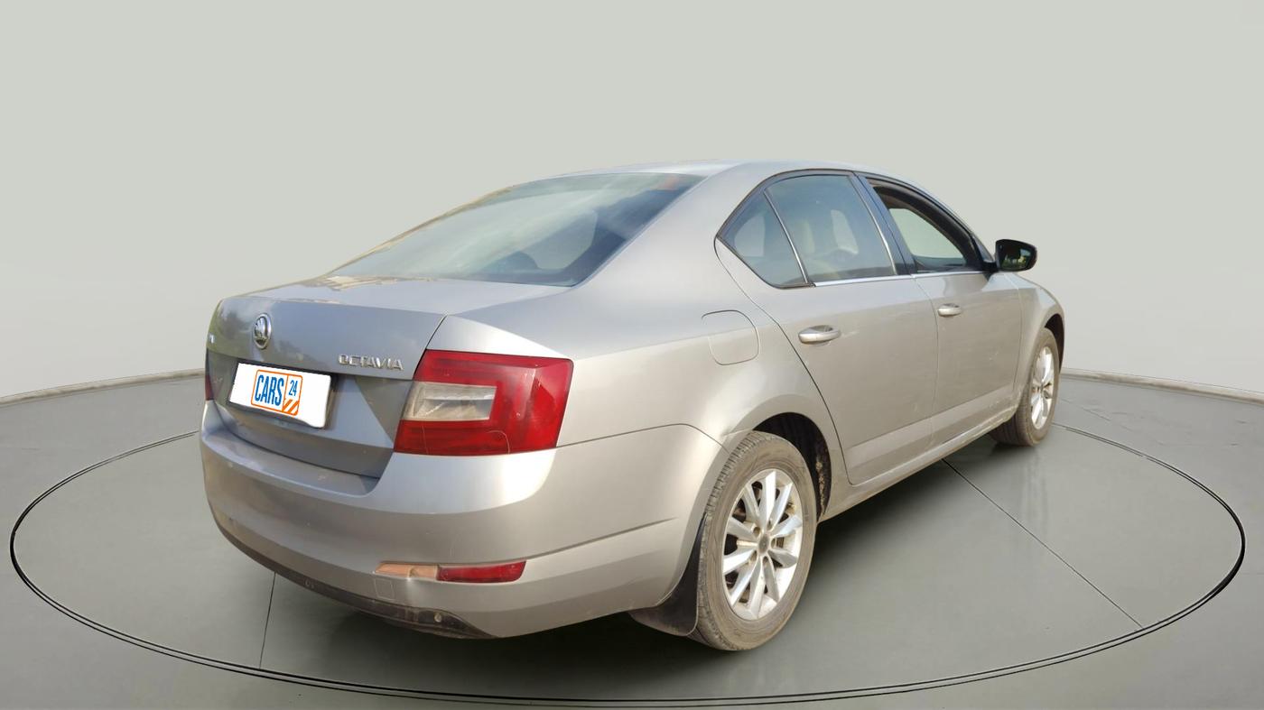 2013 Skoda Octavia AMBITION 2.0 TDI, Diesel, Manual, 1,58,000 km, exterior