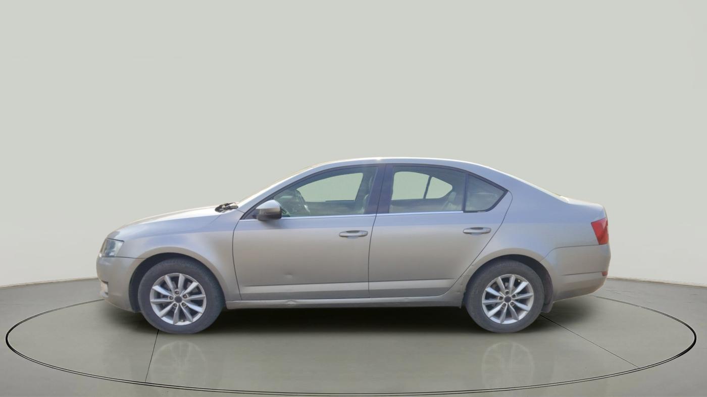 2013 Skoda Octavia AMBITION 2.0 TDI, Diesel, Manual, 1,58,000 km, exterior