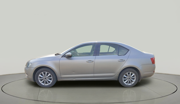 2013 Skoda Octavia AMBITION 2.0 TDI, Diesel, Manual, 1,56,579 km, exterior
