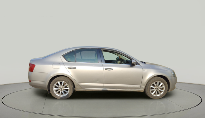 2013 Skoda Octavia AMBITION 2.0 TDI, Diesel, Manual, 1,56,579 km, exterior