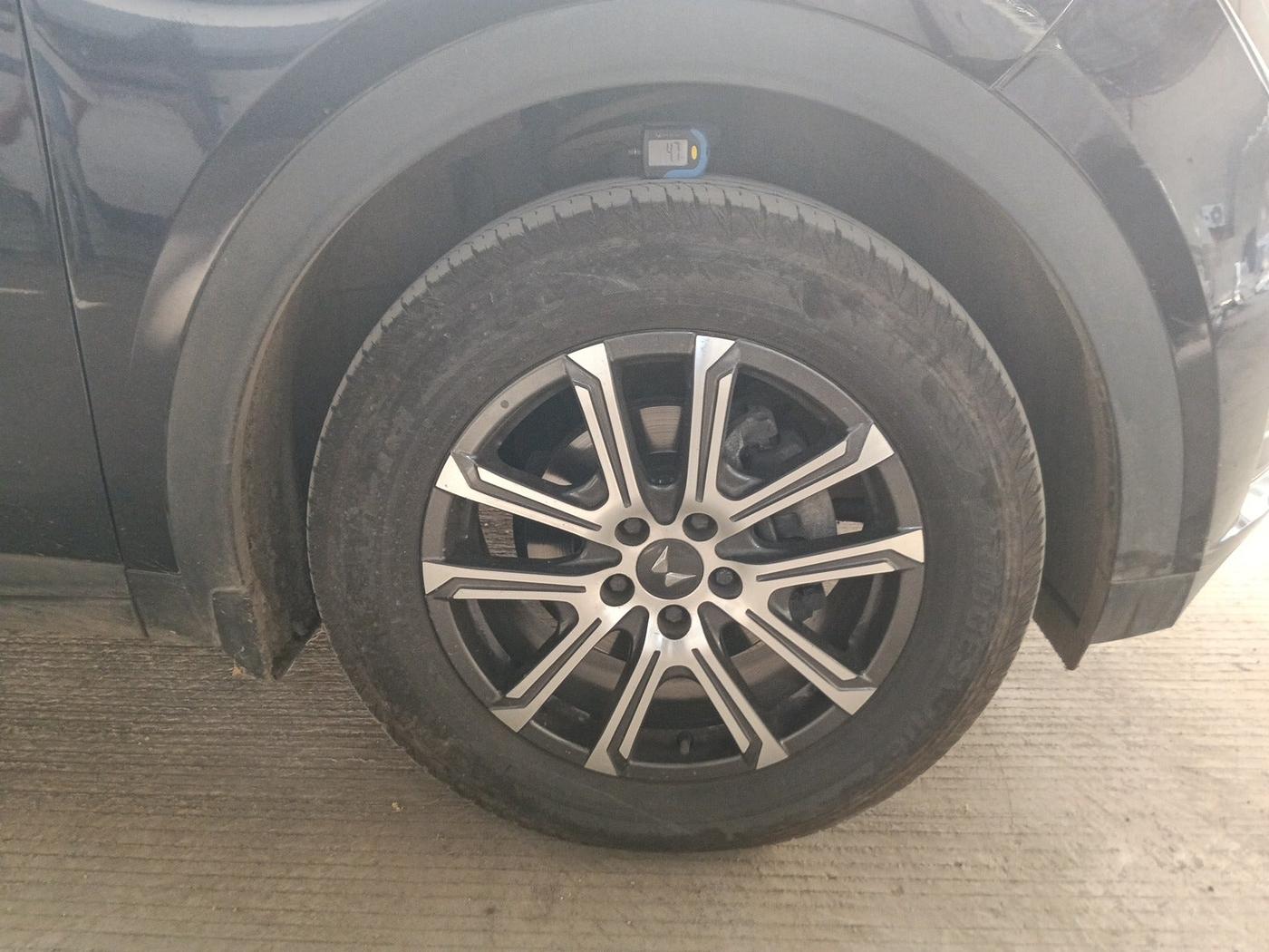 2023 Mahindra XUV700 AX 7 D MT 7 STR, Diesel, Manual, 17,786 km, tyre