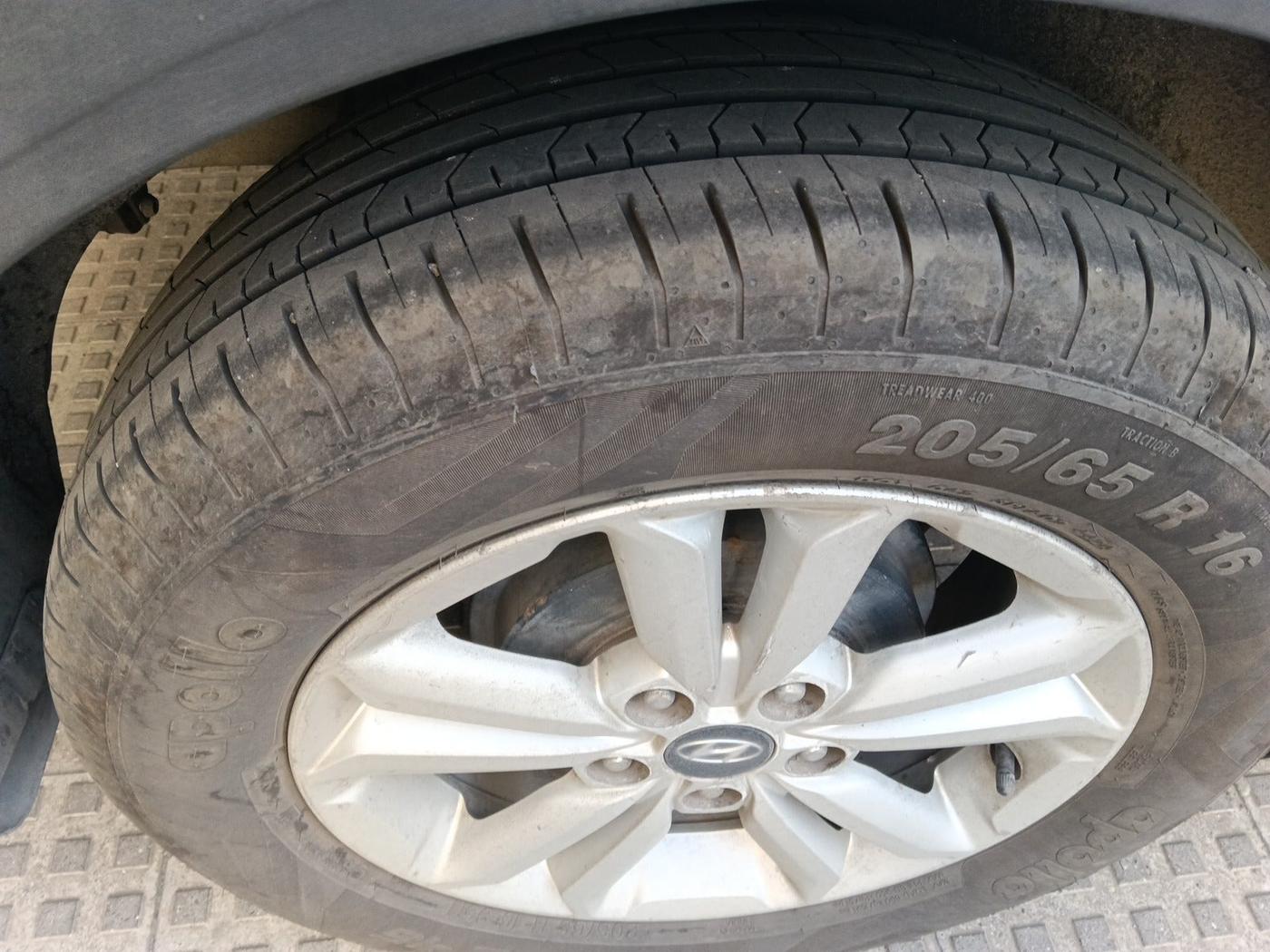 2016 Hyundai Creta SX PLUS AT 1.6 DIESEL, Diesel, Automatic, 1,08,606 km, tyre
