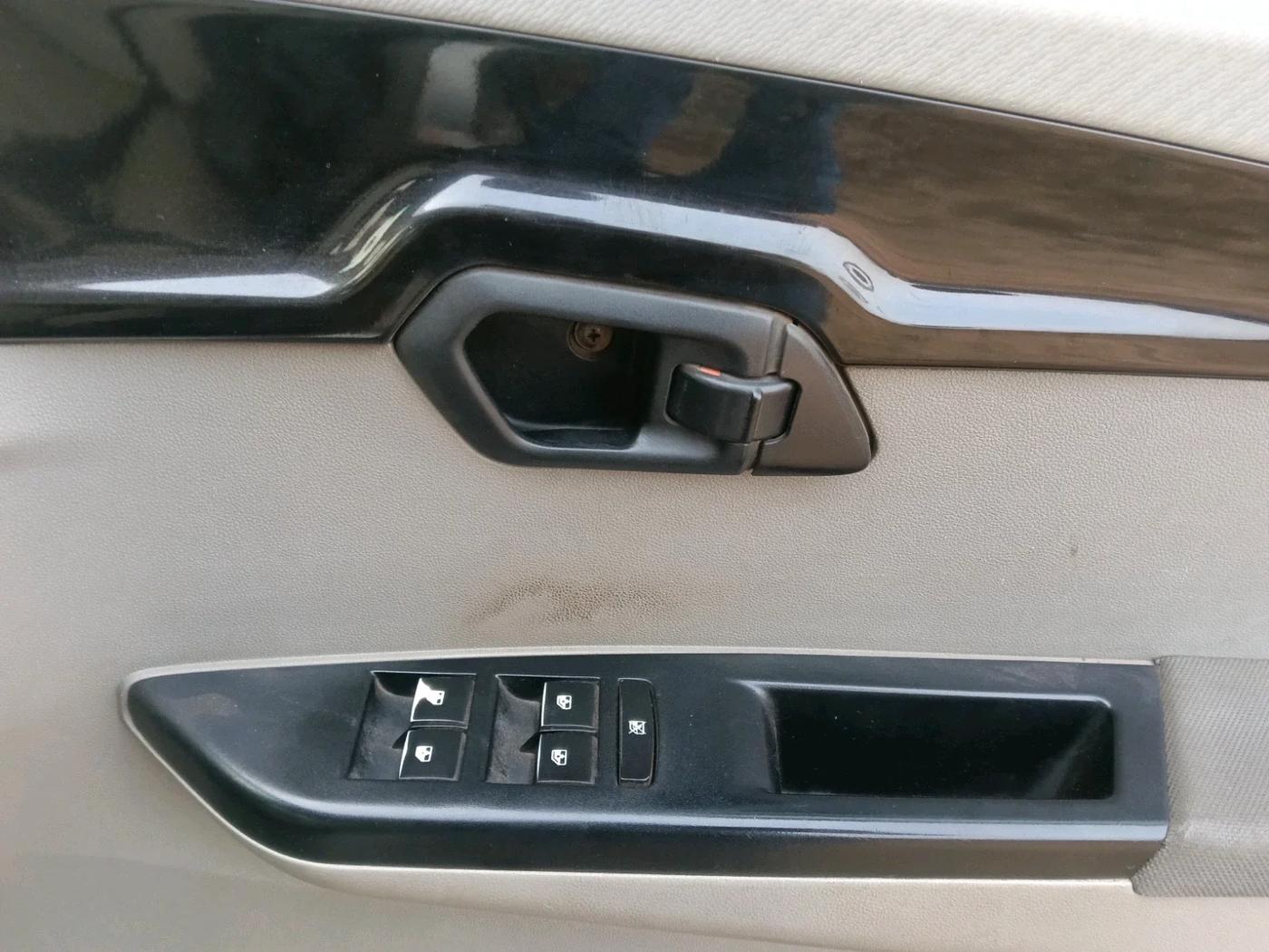 2017 Mahindra Kuv100 K6 D 6 STR, Diesel, Manual, 2,04,010 km, interior