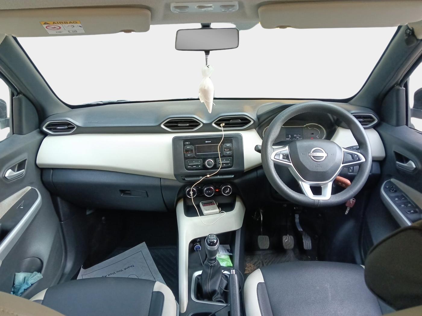 2024 Nissan MAGNITE XL, Petrol, Manual, 10,517 km, interior