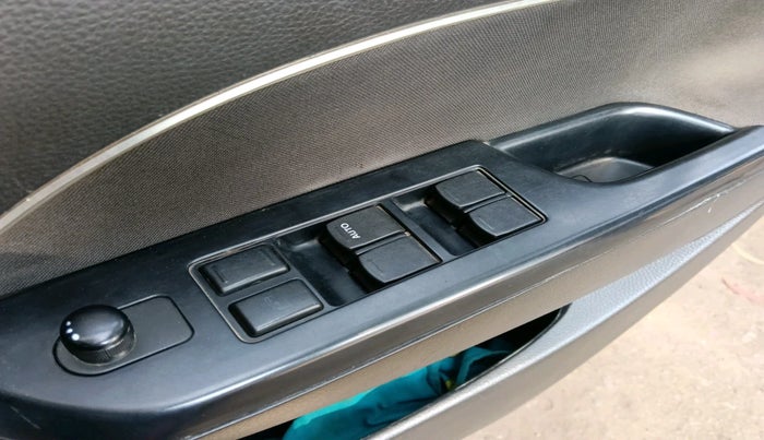 2012 Maruti Swift VXI, Petrol, Manual, 75,072 km, interior