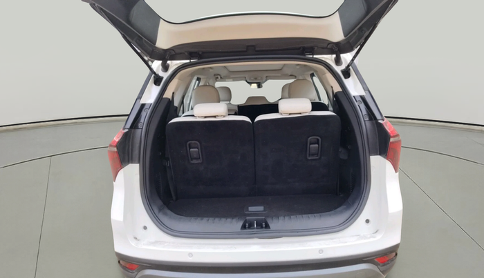 2022 Mahindra XUV700 AX 7 LUXURY D AT 7 STR, Diesel, Automatic, 1,20,192 km, exterior