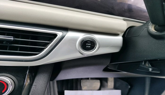 2022 Mahindra XUV700 AX 7 LUXURY D AT 7 STR, Diesel, Automatic, 1,20,192 km, interior