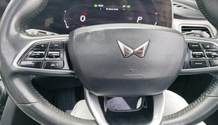 2022 Mahindra XUV700 AX 7 LUXURY D AT 7 STR, Diesel, Automatic, 1,20,192 km, interior