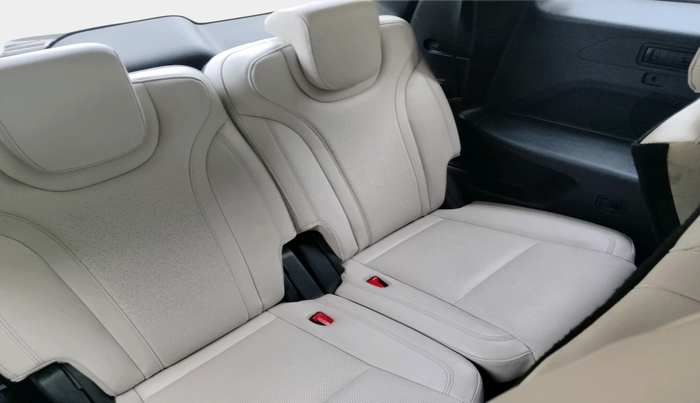 2022 Mahindra XUV700 AX 7 LUXURY D AT 7 STR, Diesel, Automatic, 1,20,192 km, interior