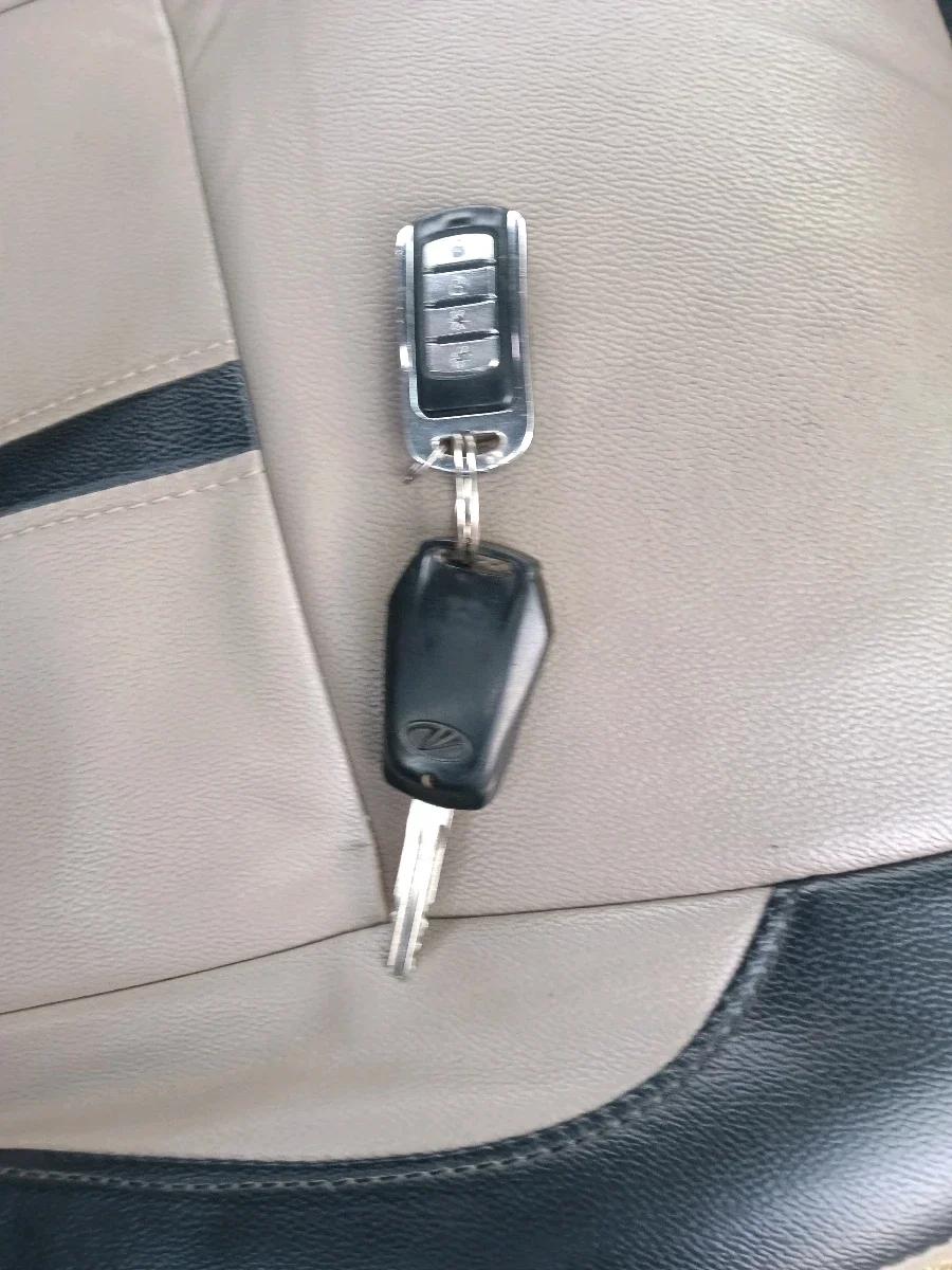 2016 Mahindra Kuv100 K4 D 6 STR, Diesel, Manual, 83,488 km, interior