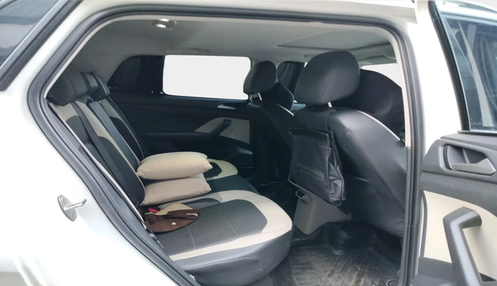 2022 Volkswagen TAIGUN TOPLINE 1.0 TSI MT, Petrol, Manual, 77,755 km, interior