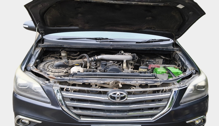 2015 Toyota Innova 2.5 VX 8 STR, Diesel, Manual, 2,28,854 km, exterior