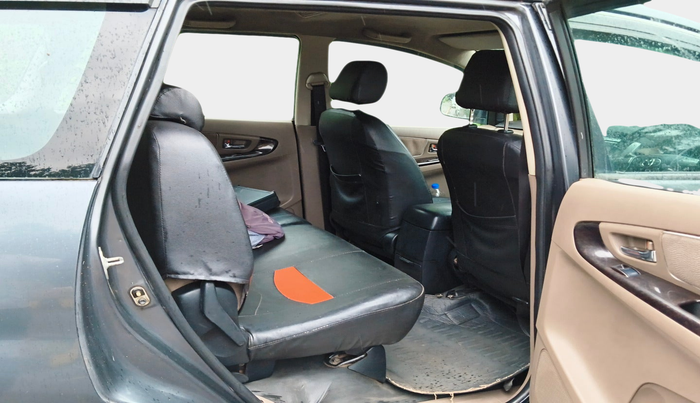 2015 Toyota Innova 2.5 VX 8 STR, Diesel, Manual, 2,28,854 km, interior