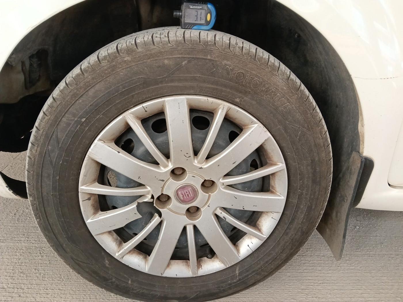 2011 Fiat Linea EMOTION PK 1.3 MJD, Diesel, Manual, 99,999 km, tyre