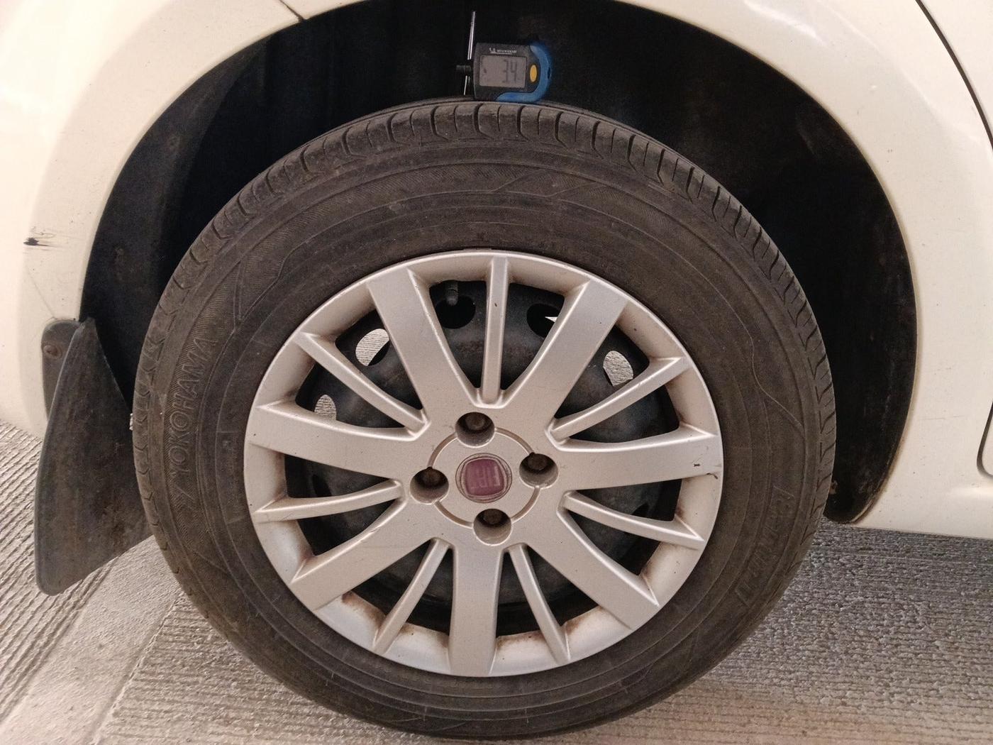 2011 Fiat Linea EMOTION PK 1.3 MJD, Diesel, Manual, 99,999 km, tyre