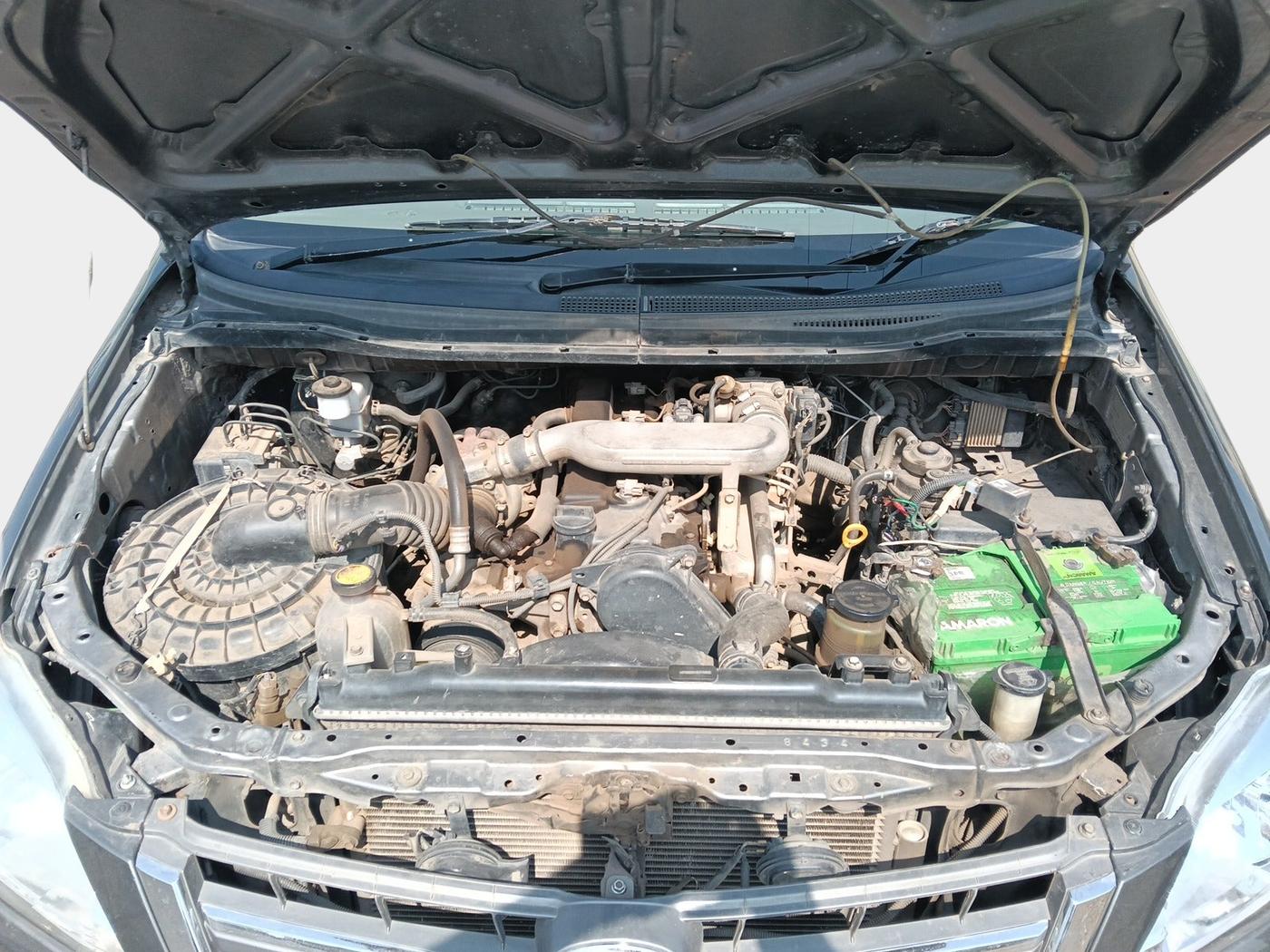 2010 Toyota Innova V 2.5 8 STR, Diesel, Manual, 3,95,322 km, exterior
