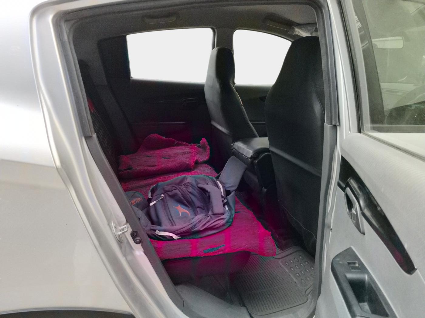 2017 Mahindra KUV 100 NXT K4+ D 6 STR, Diesel, Manual, 75,752 km, interior