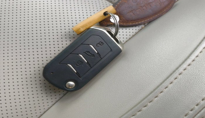 2021 Mahindra XUV700 AX 7 P AT 7 STR, Petrol, Automatic, 50,632 km, interior