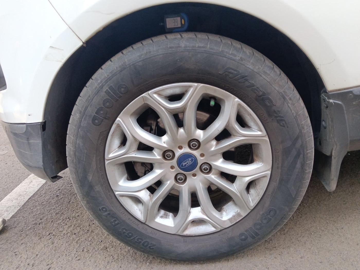 2015 Ford Ecosport TITANIUM 1.5L DIESEL, Diesel, Manual, 1,44,686 km, tyre