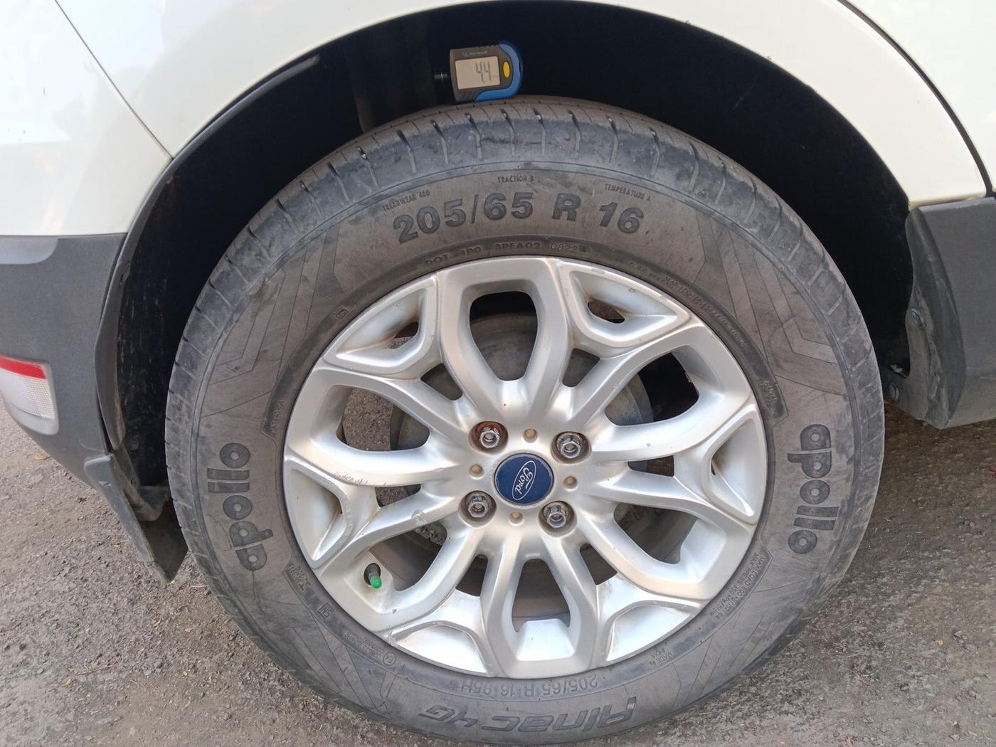 2015 Ford Ecosport TITANIUM 1.5L DIESEL, Diesel, Manual, 1,44,686 km, tyre