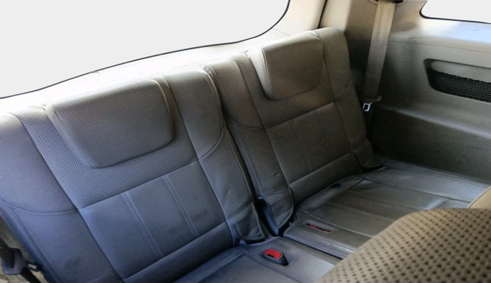 2016 Mahindra XUV500 W10, Diesel, Manual, 2,32,407 km, interior