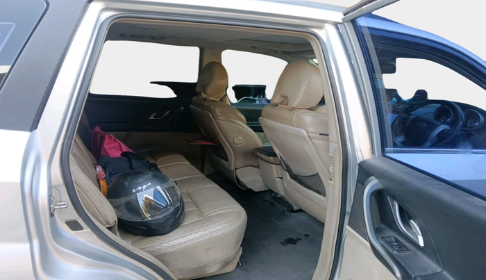 2016 Mahindra XUV500 W10, Diesel, Manual, 2,32,407 km, interior
