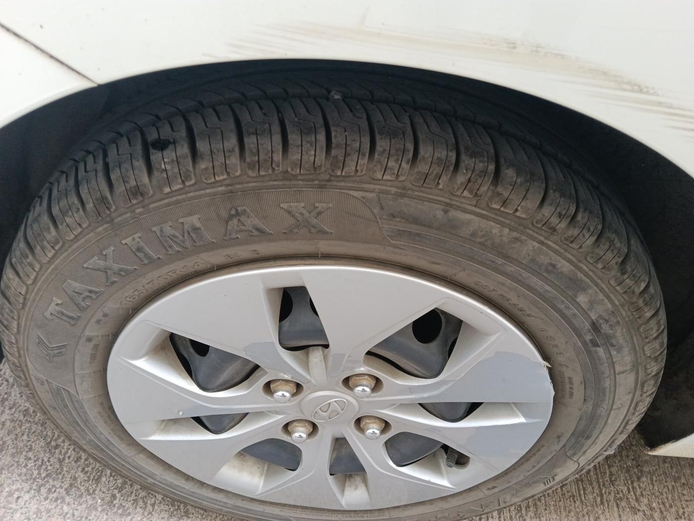 2017 Hyundai Xcent E+, Petrol, Manual, 46,548 km, tyre