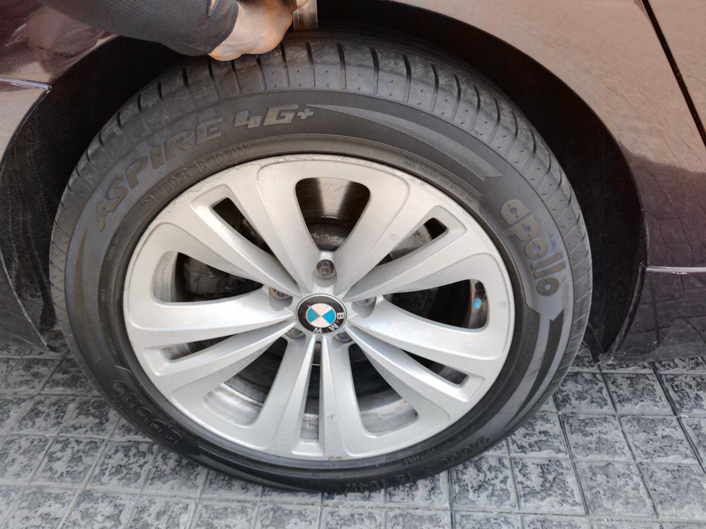 2011 BMW 5 Series GT 530D LE, Diesel, Automatic, 1,26,891 km, tyre