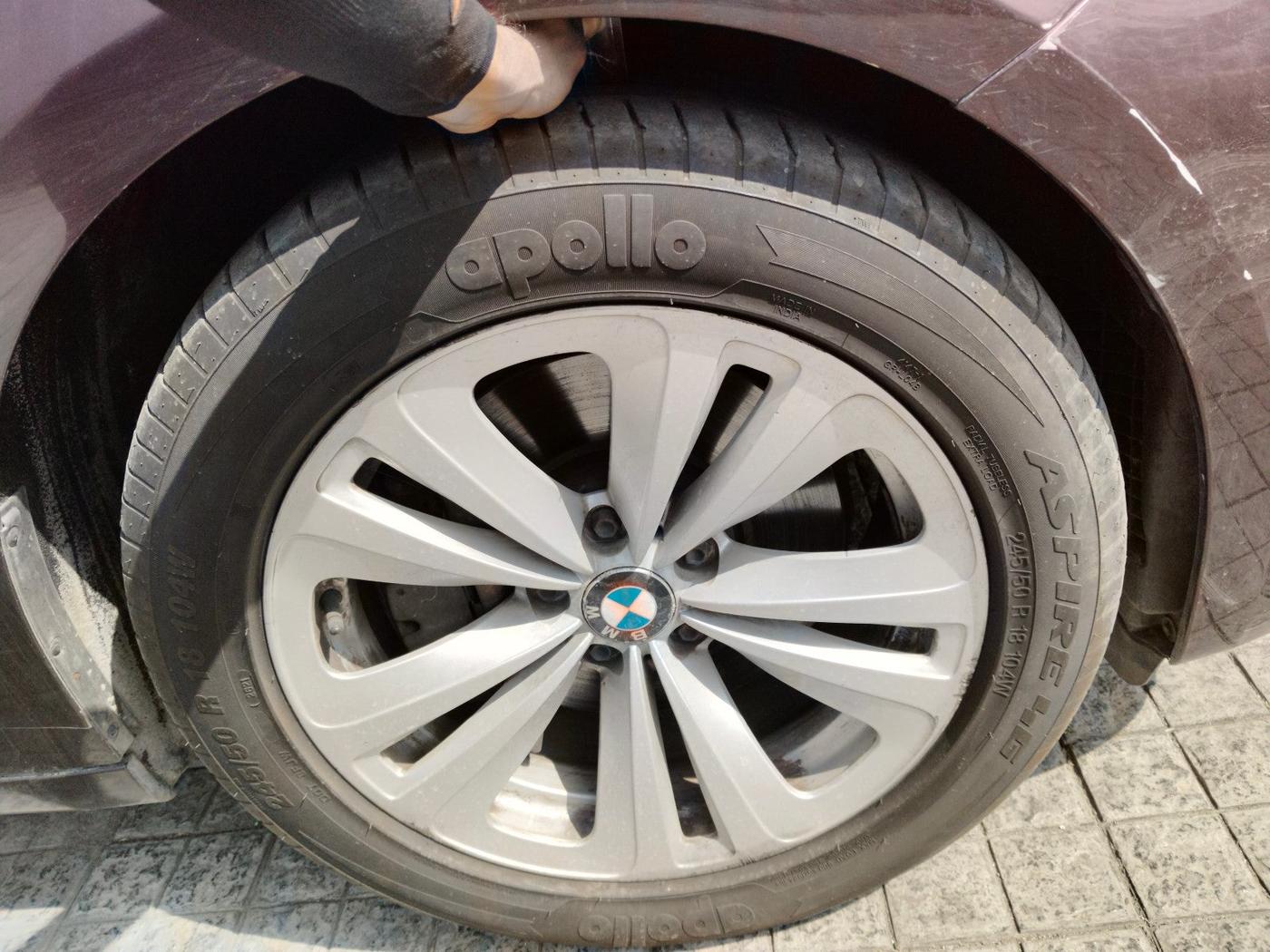 2011 BMW 5 Series GT 530D LE, Diesel, Automatic, 1,26,891 km, tyre