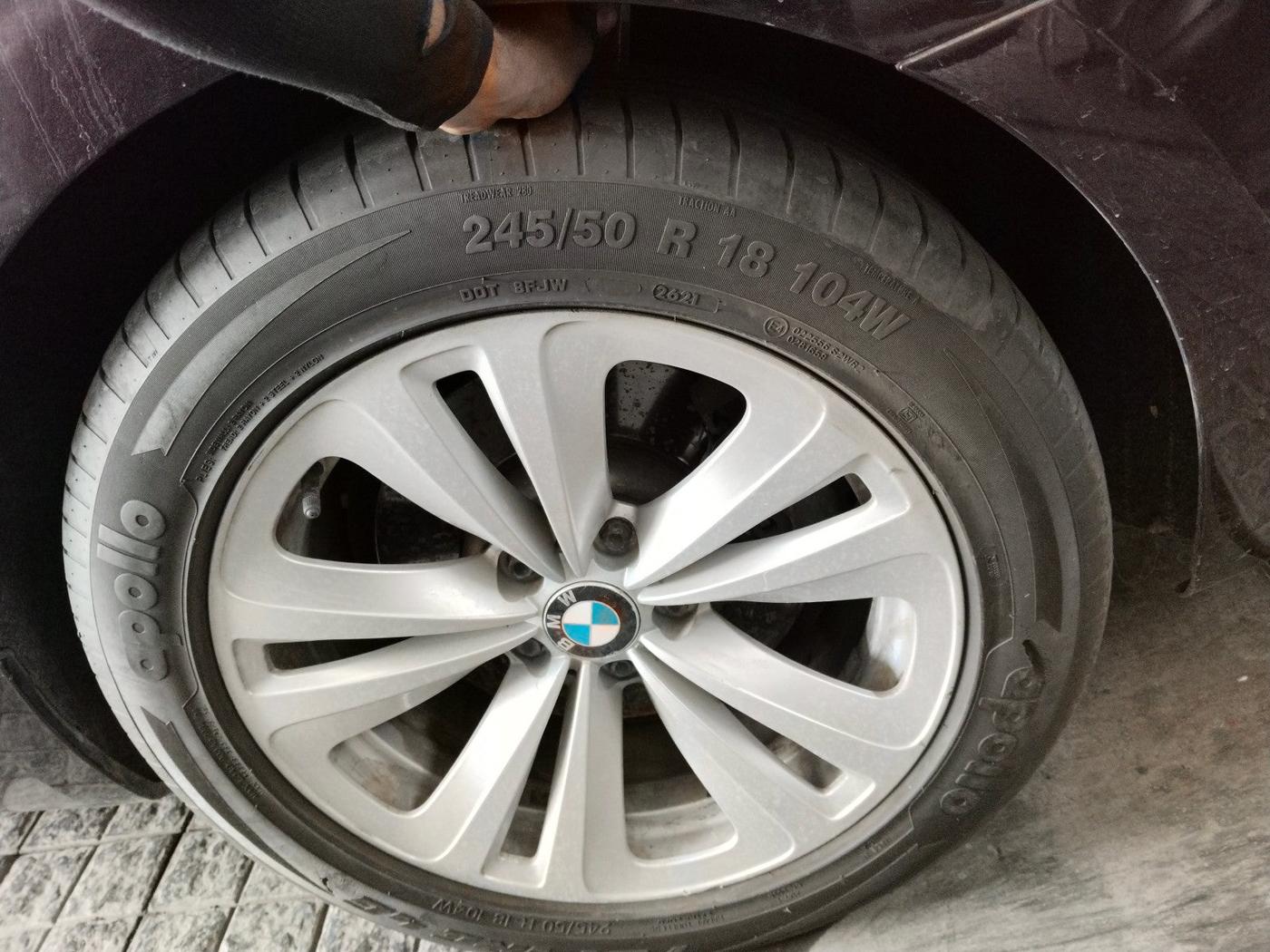 2011 BMW 5 Series GT 530D LE, Diesel, Automatic, 1,26,891 km, tyre