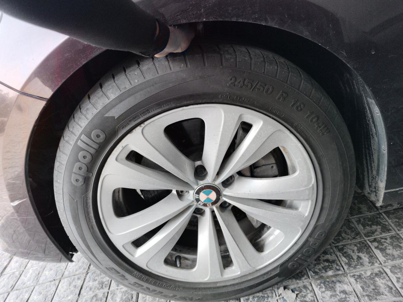2011 BMW 5 Series GT 530D LE, Diesel, Automatic, 1,26,891 km, tyre