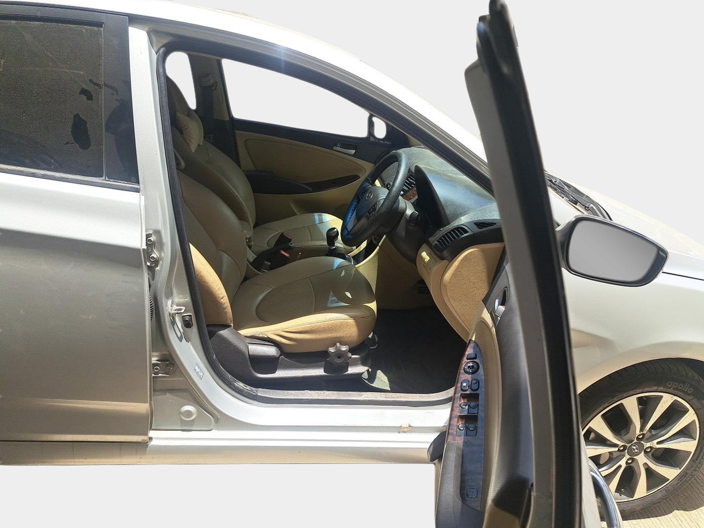 2015 Hyundai Verna FLUIDIC 4S 1.6 VTVT S(O), Petrol, Manual, 98,923 km, interior