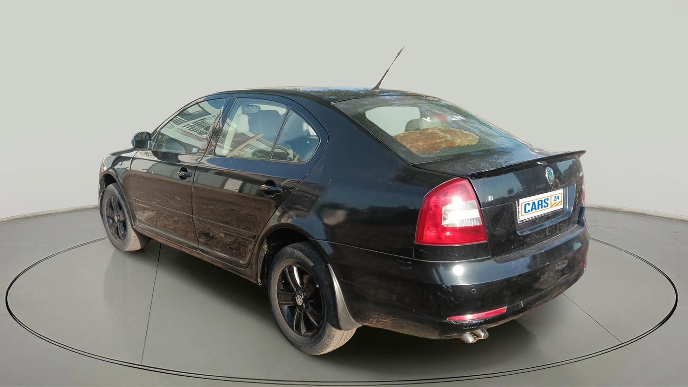 2010 Skoda Laura AMBIENTE 2.0 TDI CR MT, Diesel, Manual, 1,16,042 km, exterior