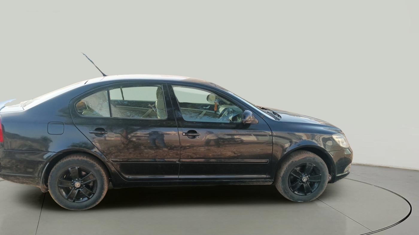 2010 Skoda Laura AMBIENTE 2.0 TDI CR MT, Diesel, Manual, 1,16,042 km, exterior