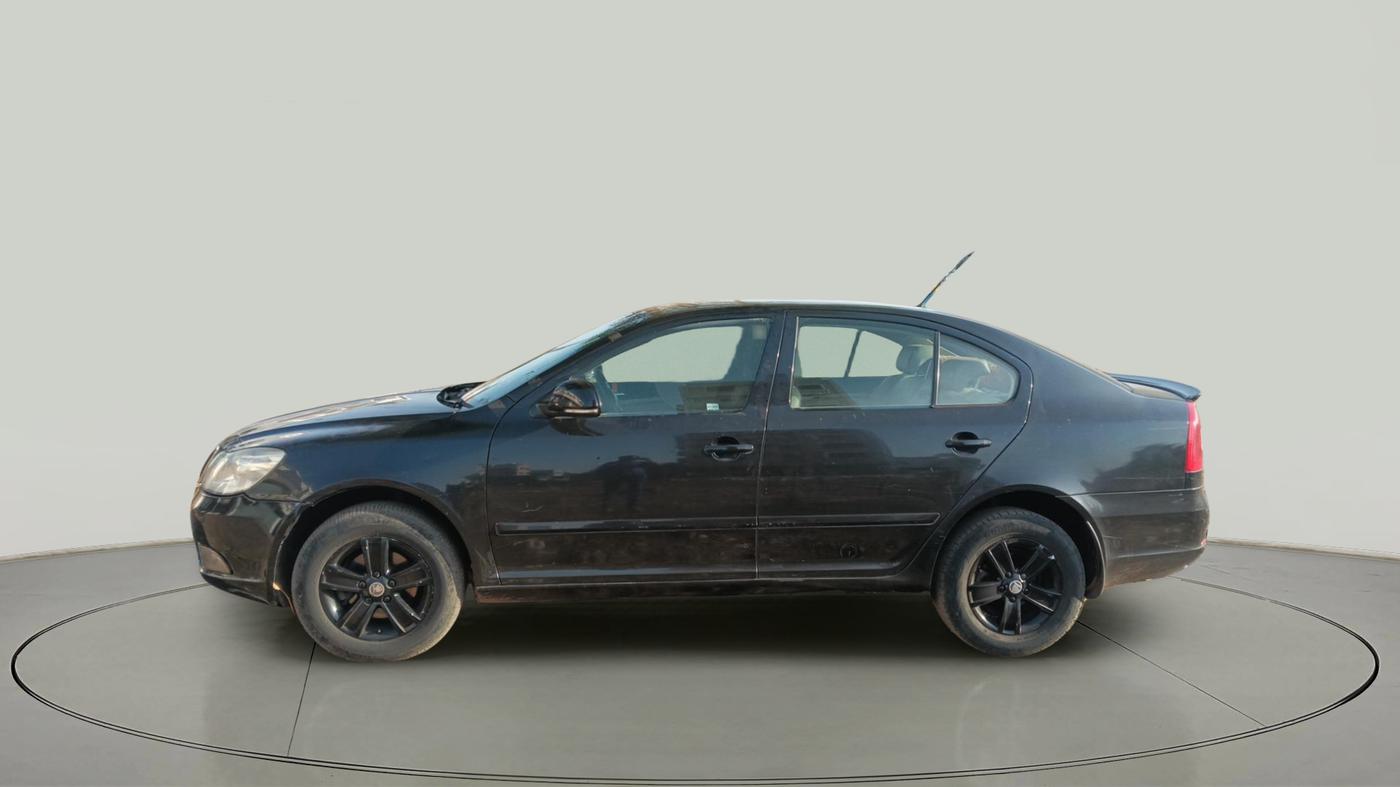 2010 Skoda Laura AMBIENTE 2.0 TDI CR MT, Diesel, Manual, 1,16,042 km, exterior