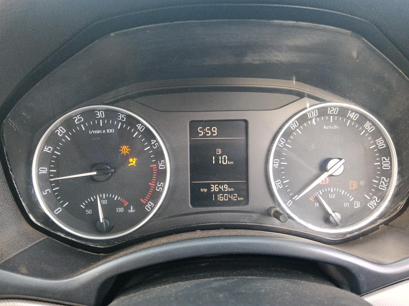 2010 Skoda Laura AMBIENTE 2.0 TDI CR MT, Diesel, Manual, 1,16,042 km, interior
