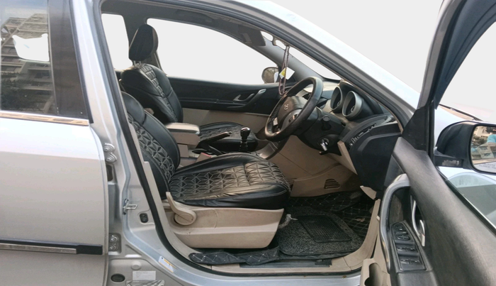 2017 Mahindra XUV500 W6 1.99, Diesel, Manual, 92,511 km, interior