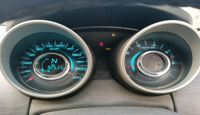 2017 Mahindra XUV500 W6 1.99, Diesel, Manual, 92,511 km, interior