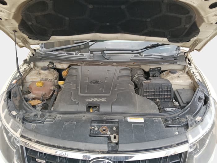 2019 Mahindra XUV500 W11, Diesel, Manual, 1,03,243 km, exterior