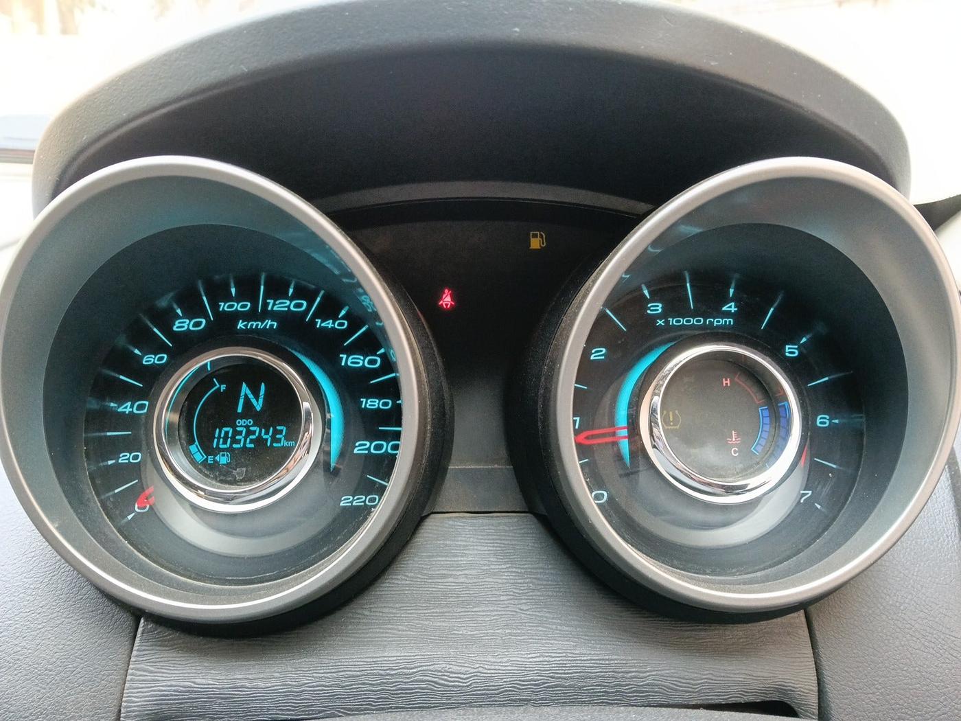 2019 Mahindra XUV500 W11, Diesel, Manual, 1,03,243 km, interior