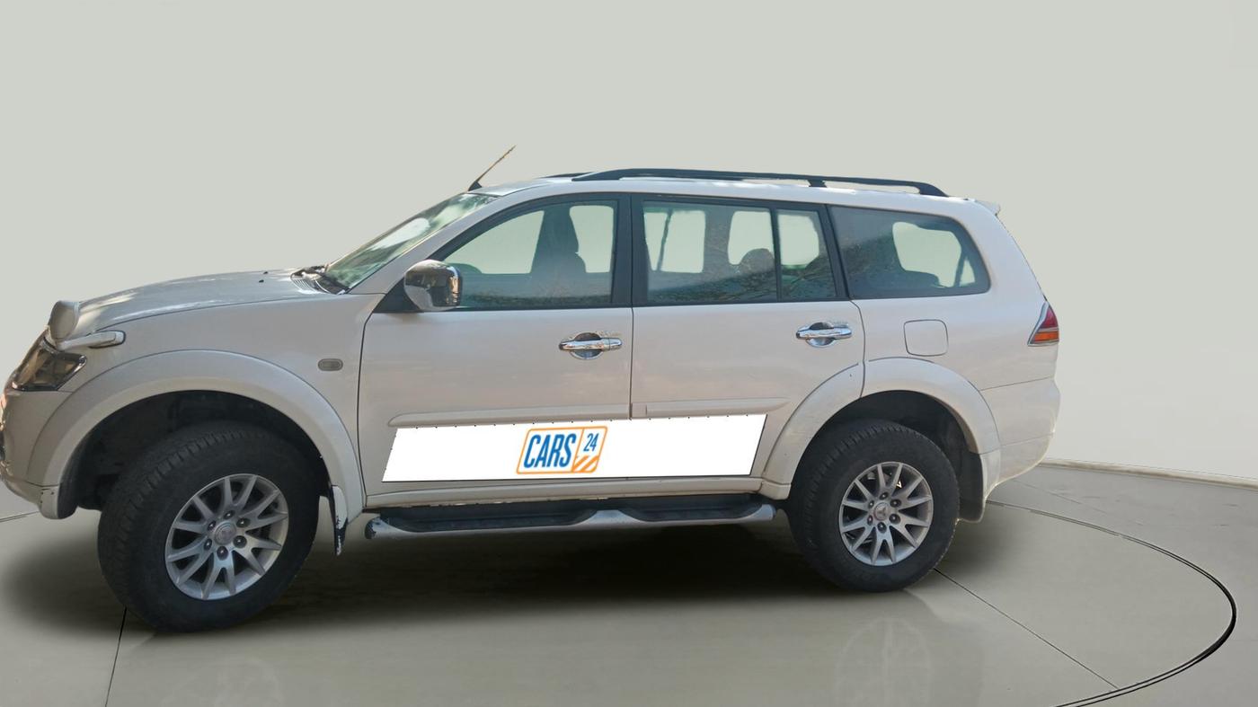 2013 Mitsubishi Pajero Sport 2.5 MT 4X4, Diesel, Manual, 1,86,144 km, exterior