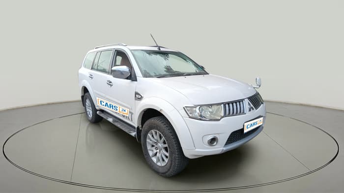 2013 Mitsubishi Pajero Sport 2.5 MT 4X4, Diesel, Manual, 1,86,144 km, exterior