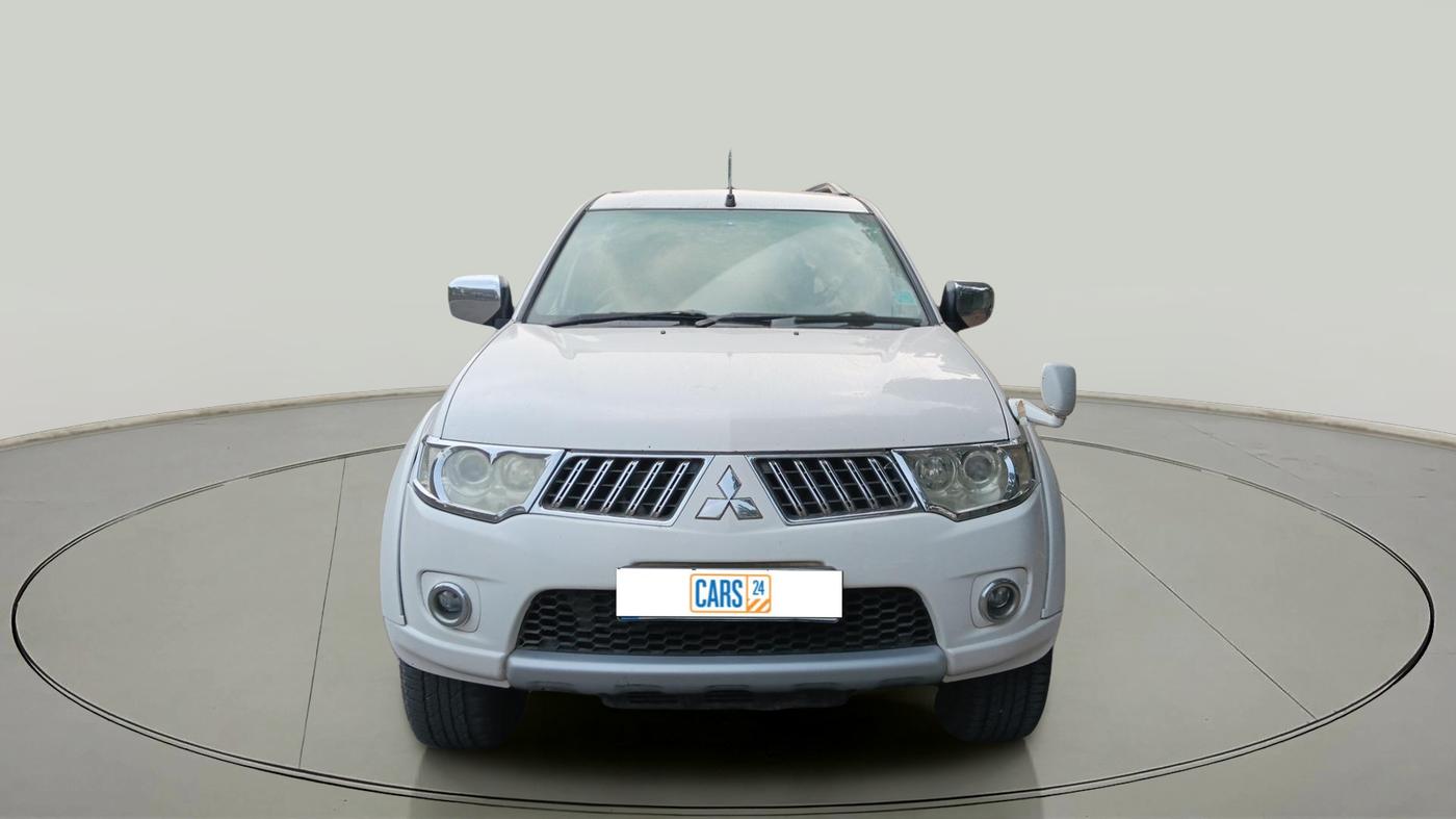 2013 Mitsubishi Pajero Sport 2.5 MT 4X4, Diesel, Manual, 1,86,144 km, exterior
