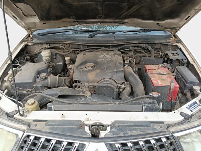 2013 Mitsubishi Pajero Sport 2.5 MT 4X4, Diesel, Manual, 1,86,144 km, exterior