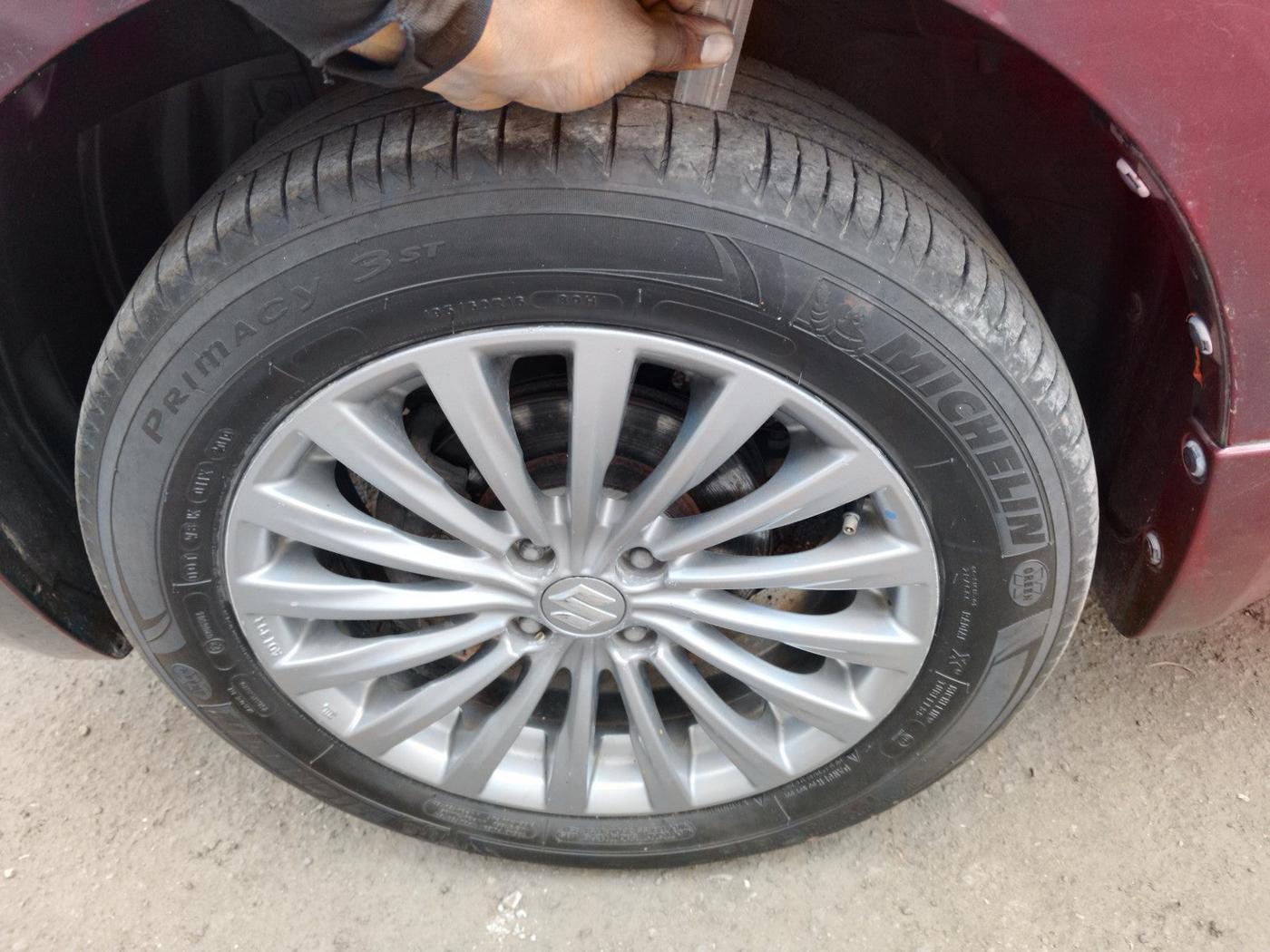 2015 Maruti Ciaz ZXI, Petrol, Manual, 1,05,016 km, tyre
