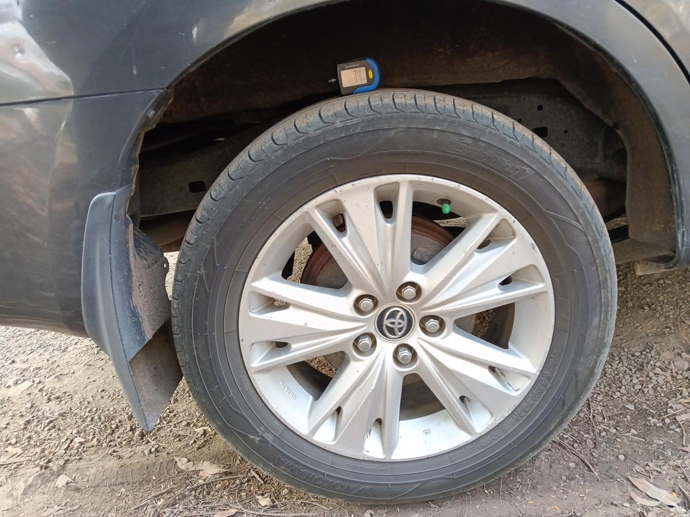 2016 Toyota Innova Crysta 2.4 ZX 7 STR, Diesel, Manual, 2,29,124 km, tyre