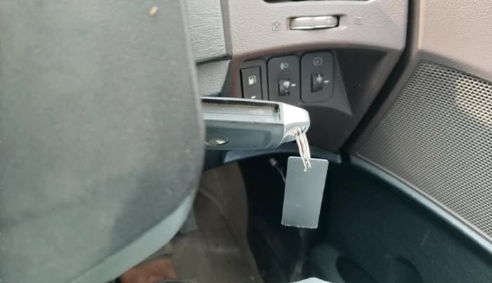 2012 Mahindra XUV500 W8, Diesel, Manual, 1,23,510 km, interior