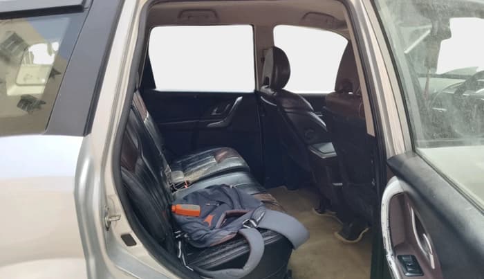 2012 Mahindra XUV500 W8, Diesel, Manual, 1,23,510 km, interior