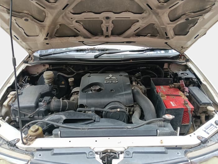 2014 Mitsubishi Pajero Sport 2.5 MT 4X4, Diesel, Manual, 3,30,261 km, exterior